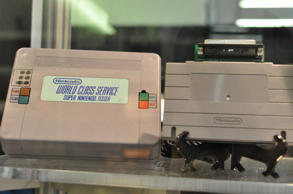 File:SNES-test carts-Nintendo WORLD CLASS SERVICE - SUPER NINTENDO TESTER.jpg